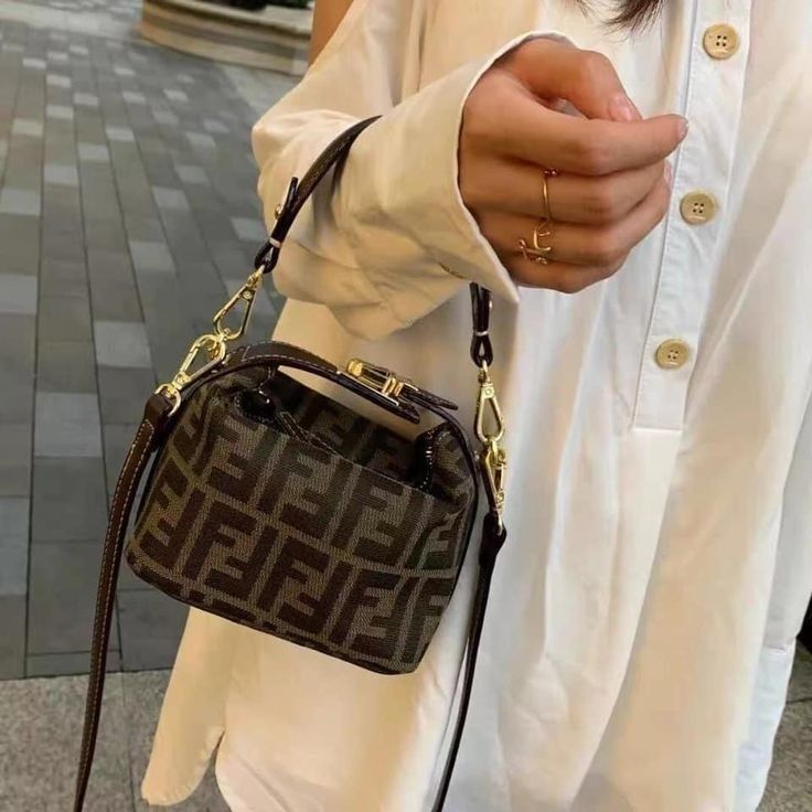Fendi Luxe Handbag SG-B35